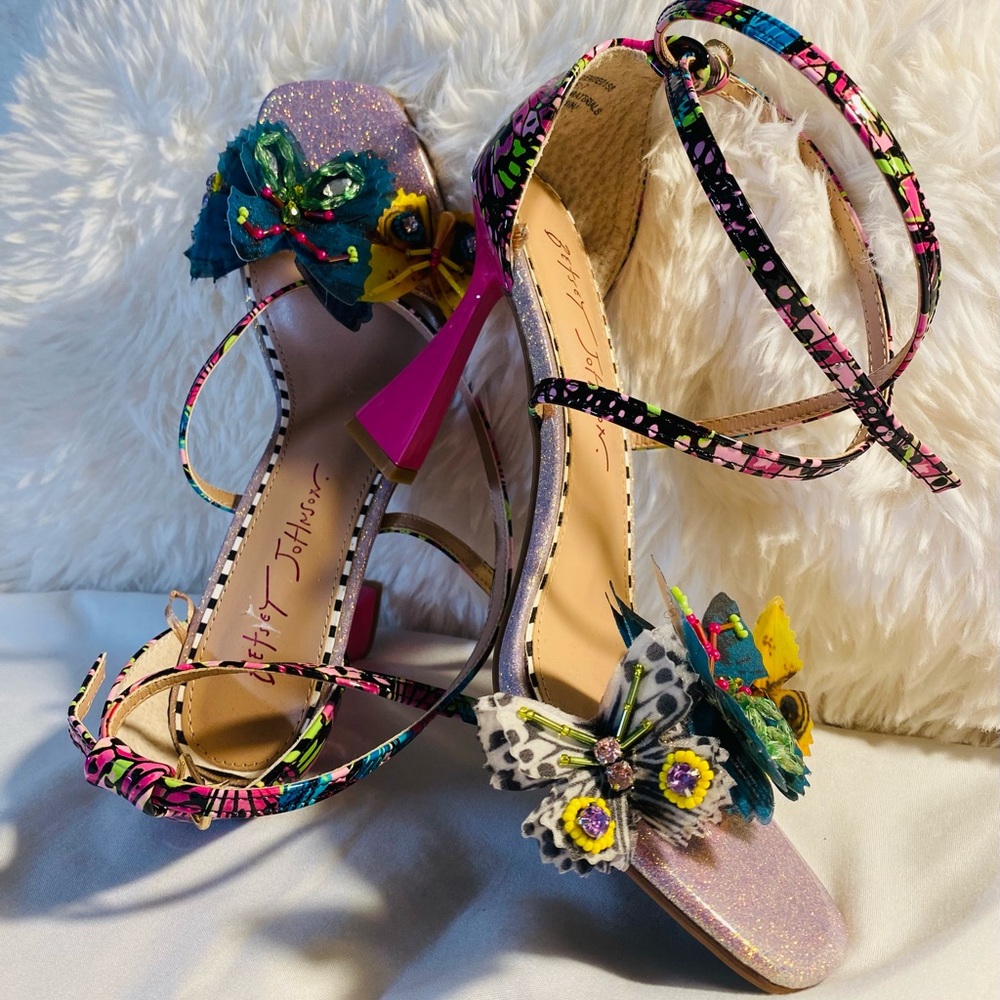 🌸 GORGEOUS SEXY BETSEY JOHNSON SANDALS 🌸 NWOT